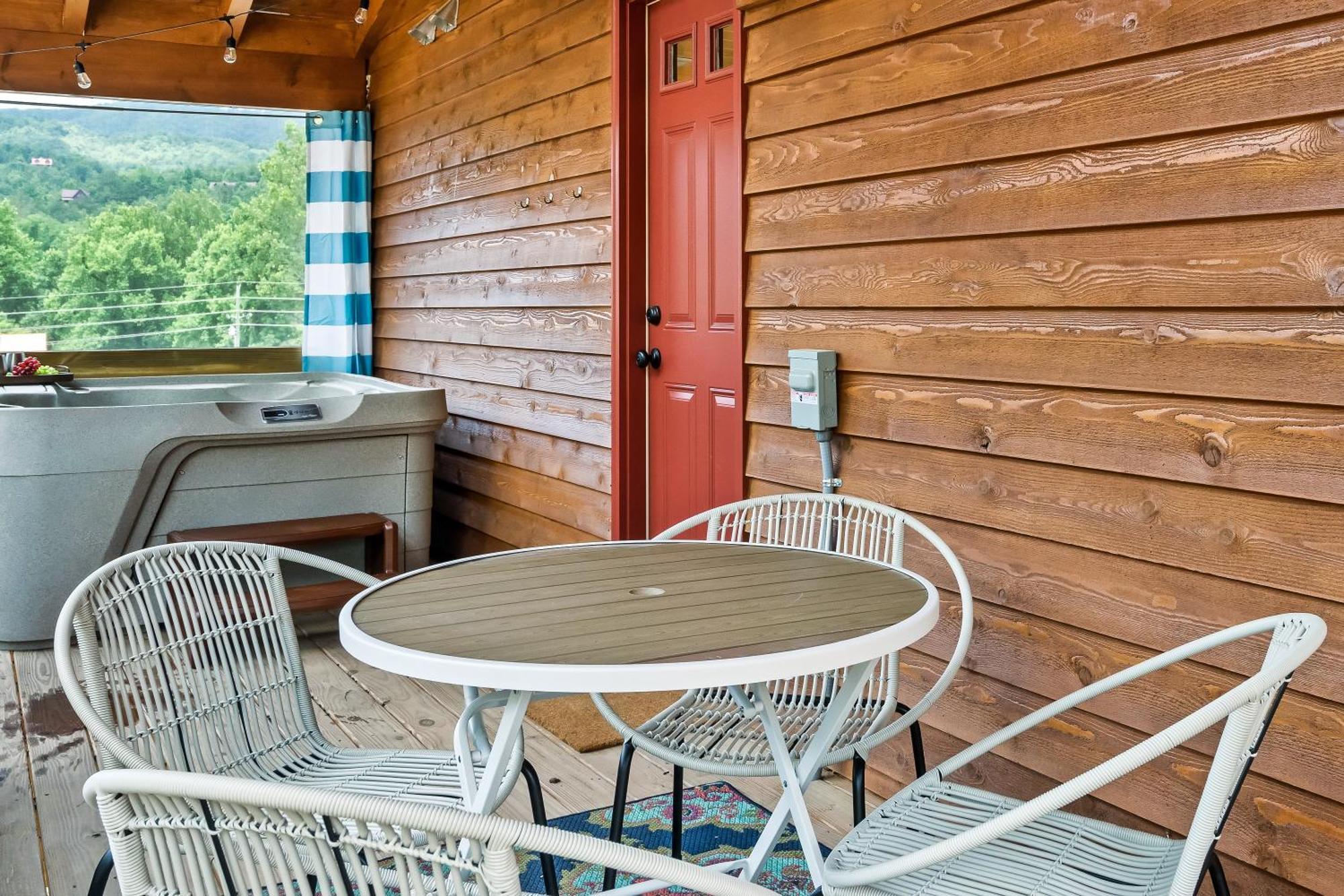 Smokiesboutiquecabins Would Love To Host You At Dolly'S Cute Cabin! 4 Suites With Private Bathrooms - Hot Tub, Fire Pit, Game Room, Resort Pool Open Memorial Day Through Labor Day! Гетлинбург Екстериор снимка