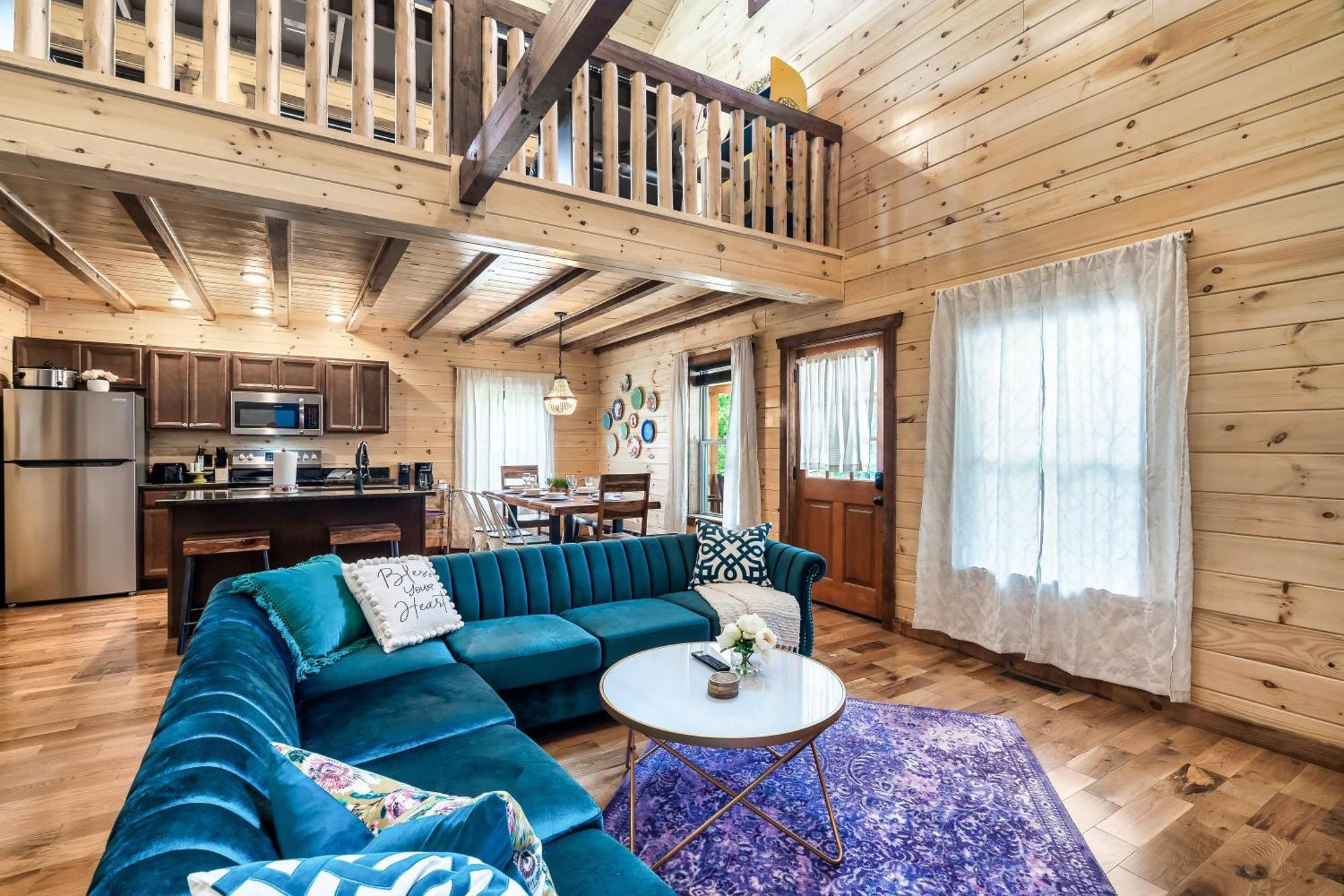 Smokiesboutiquecabins Would Love To Host You At Dolly'S Cute Cabin! 4 Suites With Private Bathrooms - Hot Tub, Fire Pit, Game Room, Resort Pool Open Memorial Day Through Labor Day! Гетлинбург Екстериор снимка