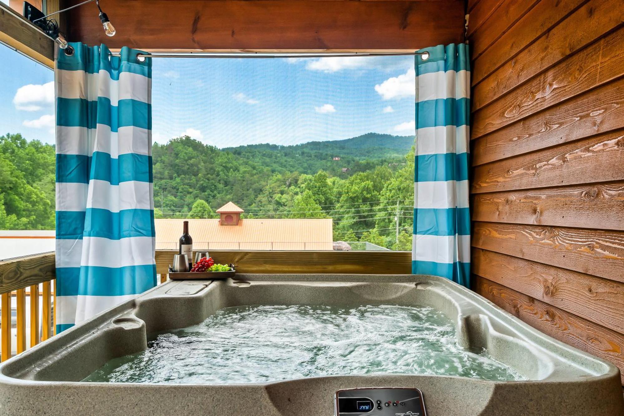 Smokiesboutiquecabins Would Love To Host You At Dolly'S Cute Cabin! 4 Suites With Private Bathrooms - Hot Tub, Fire Pit, Game Room, Resort Pool Open Memorial Day Through Labor Day! Гетлинбург Екстериор снимка