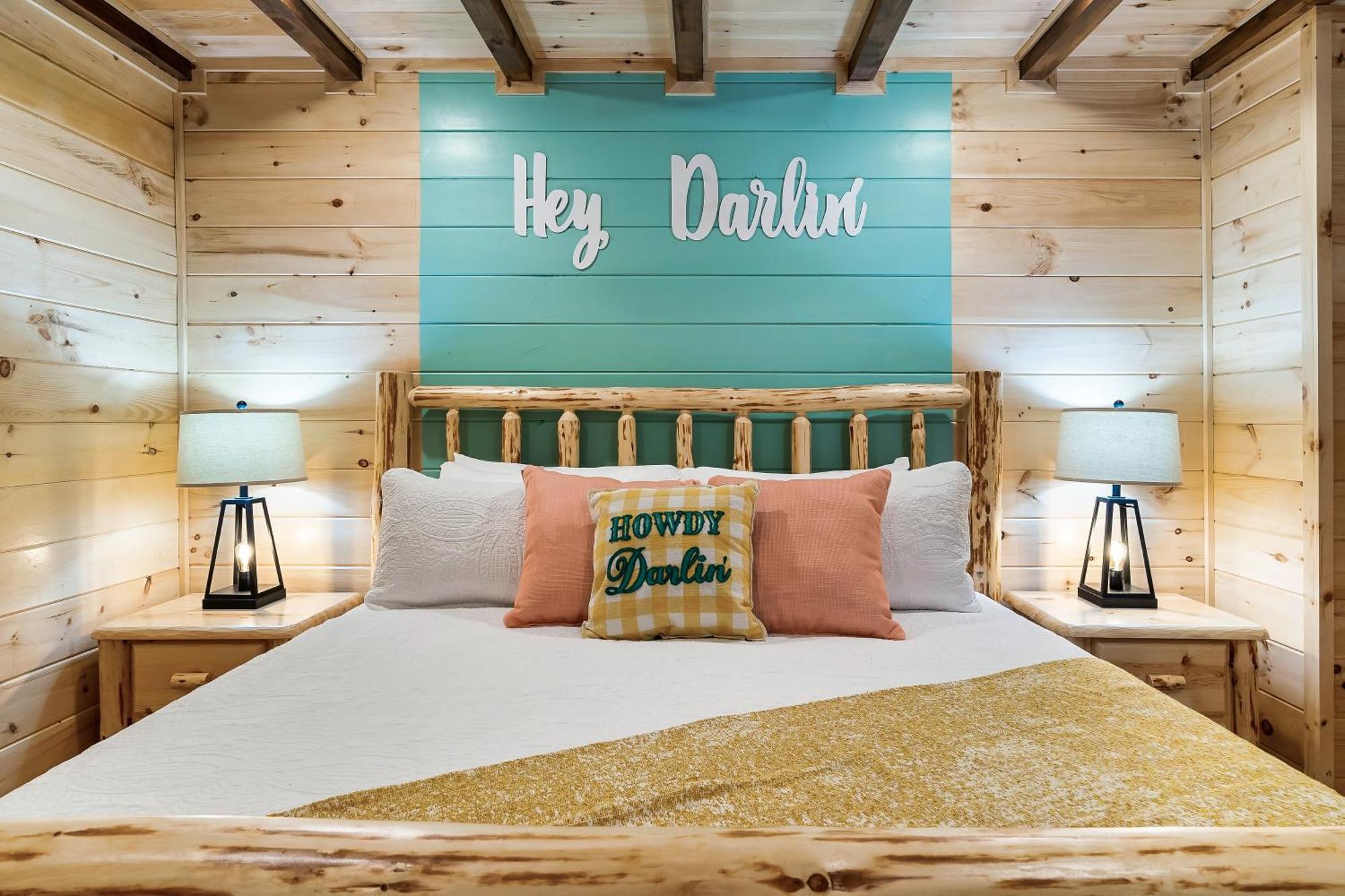 Smokiesboutiquecabins Would Love To Host You At Dolly'S Cute Cabin! 4 Suites With Private Bathrooms - Hot Tub, Fire Pit, Game Room, Resort Pool Open Memorial Day Through Labor Day! Гетлинбург Екстериор снимка