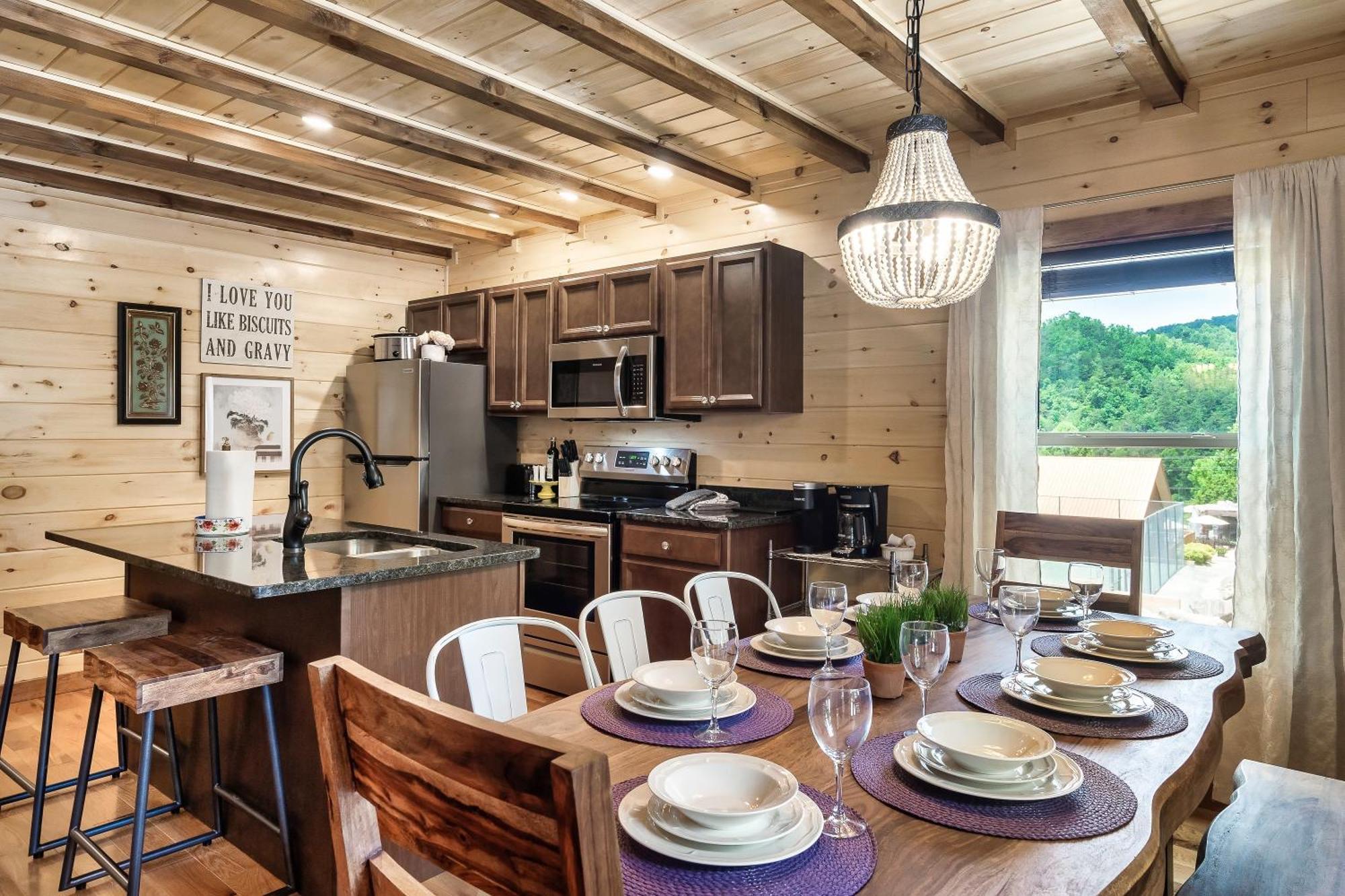 Smokiesboutiquecabins Would Love To Host You At Dolly'S Cute Cabin! 4 Suites With Private Bathrooms - Hot Tub, Fire Pit, Game Room, Resort Pool Open Memorial Day Through Labor Day! Гетлинбург Екстериор снимка