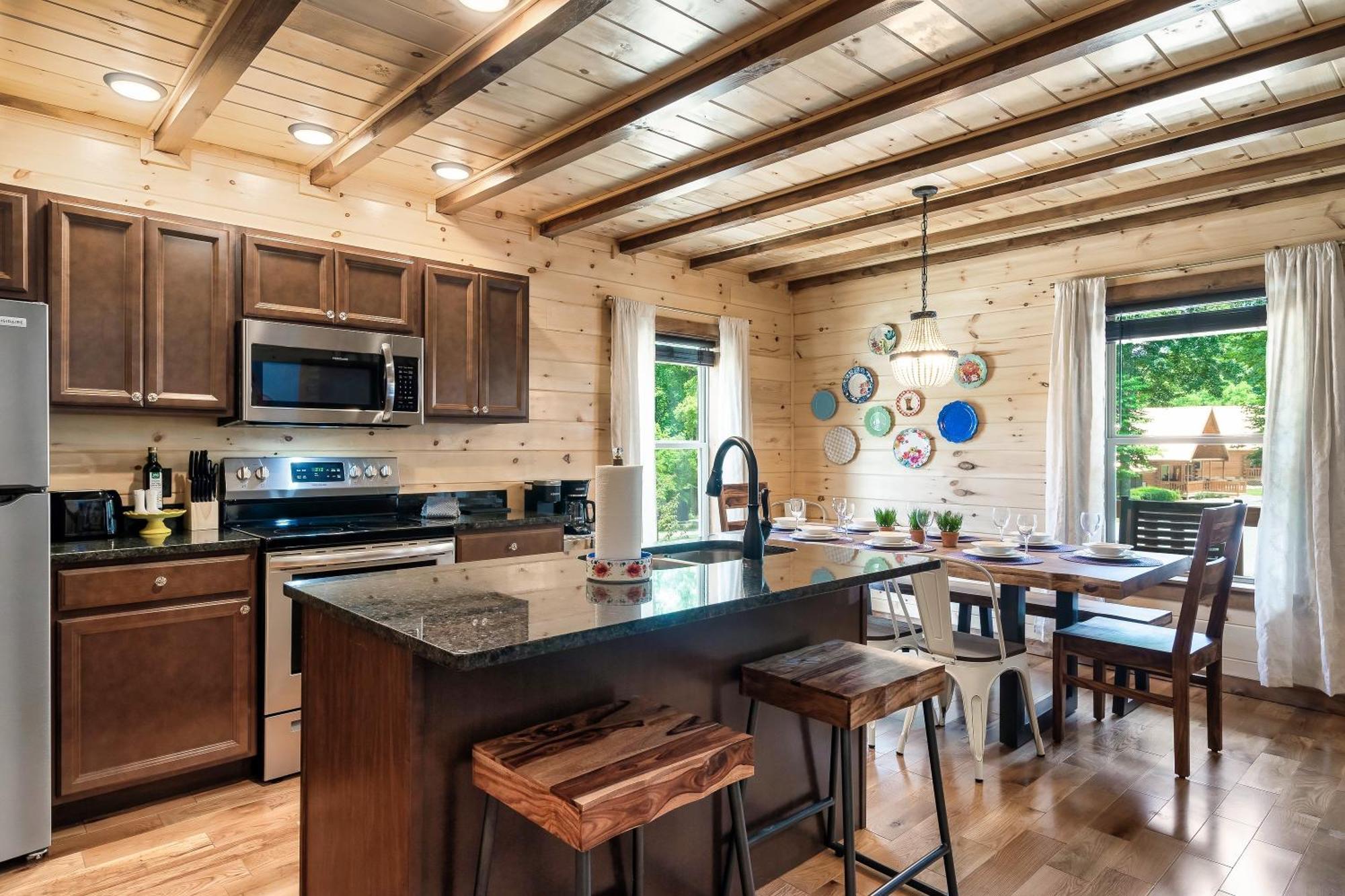Smokiesboutiquecabins Would Love To Host You At Dolly'S Cute Cabin! 4 Suites With Private Bathrooms - Hot Tub, Fire Pit, Game Room, Resort Pool Open Memorial Day Through Labor Day! Гетлинбург Екстериор снимка