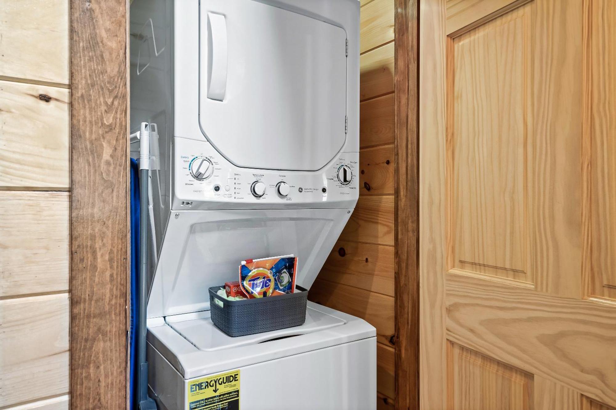 Smokiesboutiquecabins Would Love To Host You At Dolly'S Cute Cabin! 4 Suites With Private Bathrooms - Hot Tub, Fire Pit, Game Room, Resort Pool Open Memorial Day Through Labor Day! Гетлинбург Екстериор снимка