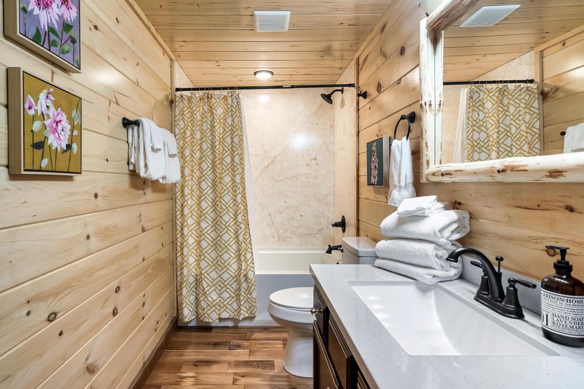 Smokiesboutiquecabins Would Love To Host You At Dolly'S Cute Cabin! 4 Suites With Private Bathrooms - Hot Tub, Fire Pit, Game Room, Resort Pool Open Memorial Day Through Labor Day! Гетлинбург Екстериор снимка