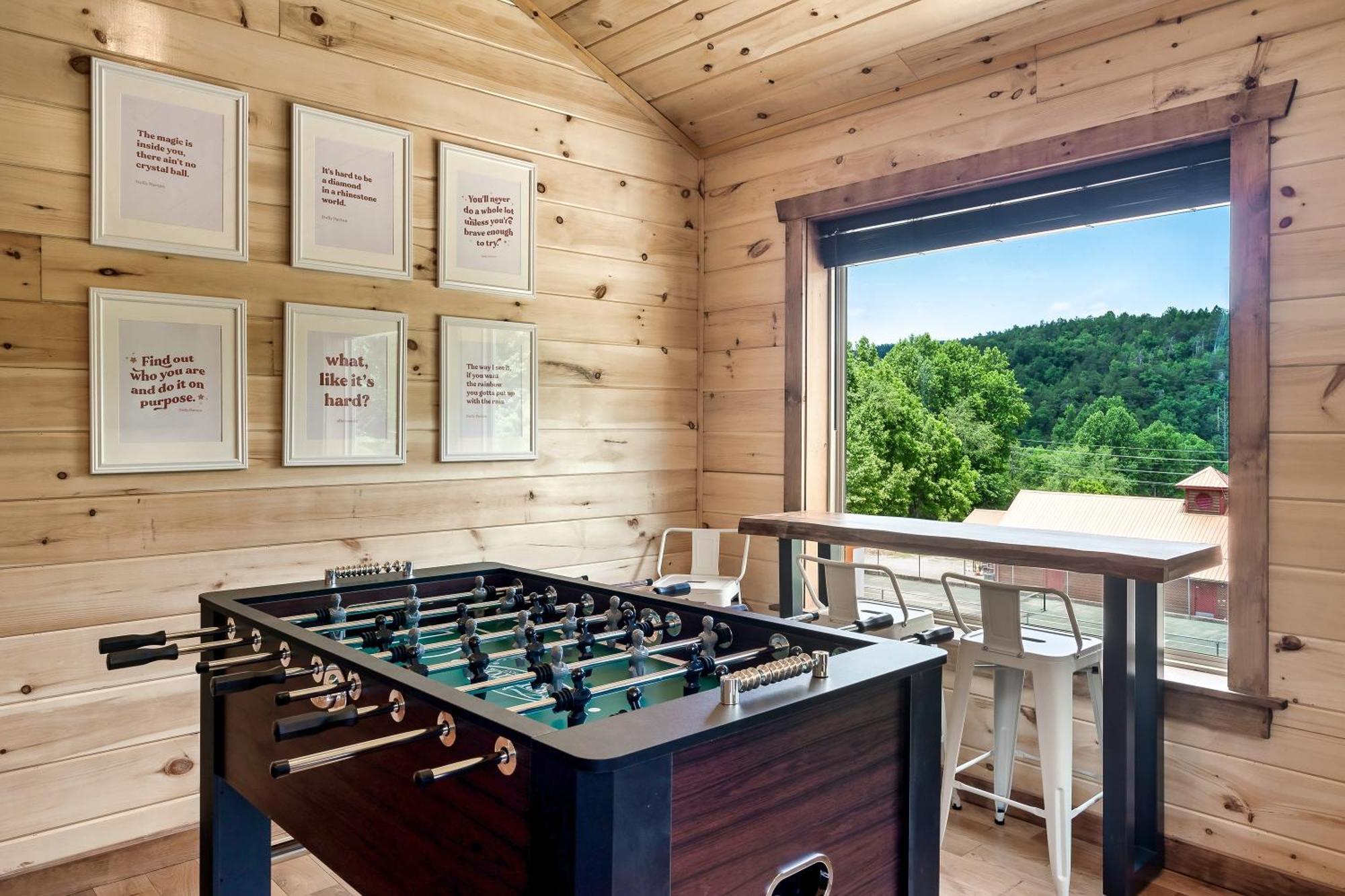 Smokiesboutiquecabins Would Love To Host You At Dolly'S Cute Cabin! 4 Suites With Private Bathrooms - Hot Tub, Fire Pit, Game Room, Resort Pool Open Memorial Day Through Labor Day! Гетлинбург Екстериор снимка